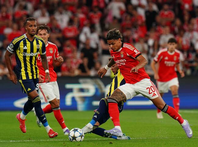 Benfica se clasifica a Champions League, tras vencer a Fenerbahce: así les fue a Ríos y Durán