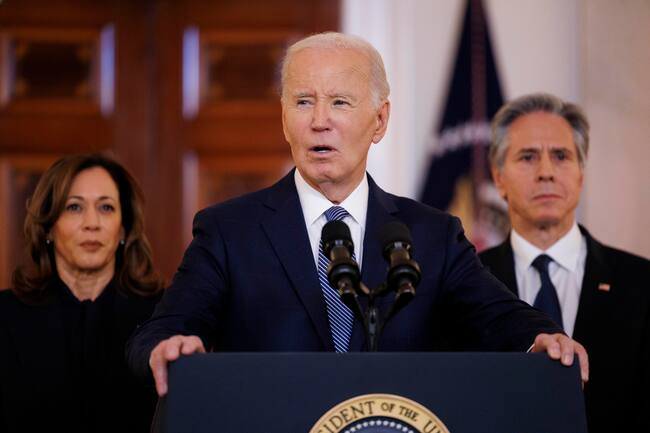 Washington (United States), 15/01/2025.- President Joe Biden gives remarks as Vice President Kamala Harris and Secretary of State Antony Blinken look on, in the Entrance Hall of the White House in Washington DC, USA, 15 January 2025. Israel and Hamas announced they had come to a ceasefire and hostage deal. EFE/EPA/AARON SCHWARTZ / POOL