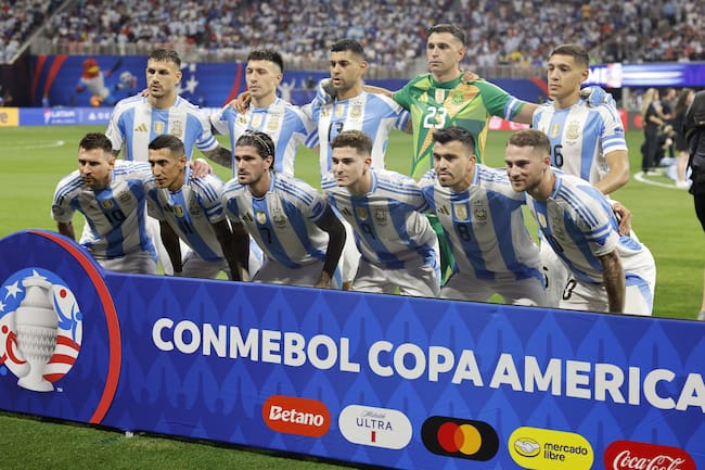 Atlanta (United States), 21/06/2024.- Argentina starting eleven before the start of the CONMEBOL Copa America 2024 group A soccer match between Argentina and Canada, in Atlanta, Georgia, USA, 20 June 2024. EFE/EPA/ERIK S. LESSER