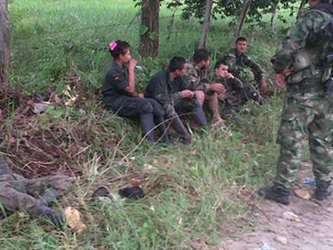 Guerrilleros capturados por el Ejército en Arauca. Foto: La W.