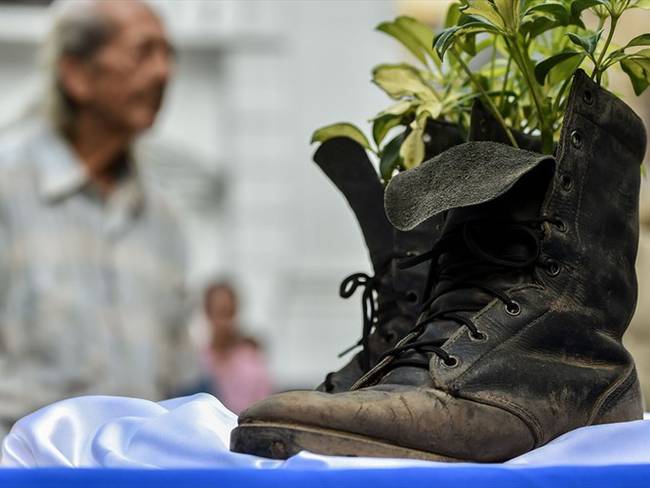 El Gobierno Nacional busca extender hasta el 31 de enero de 2022 la asignación mensual para los excombatientes de las FARC en proceso de reincorporación. Foto: Getty Images / LUIS ROBAYO