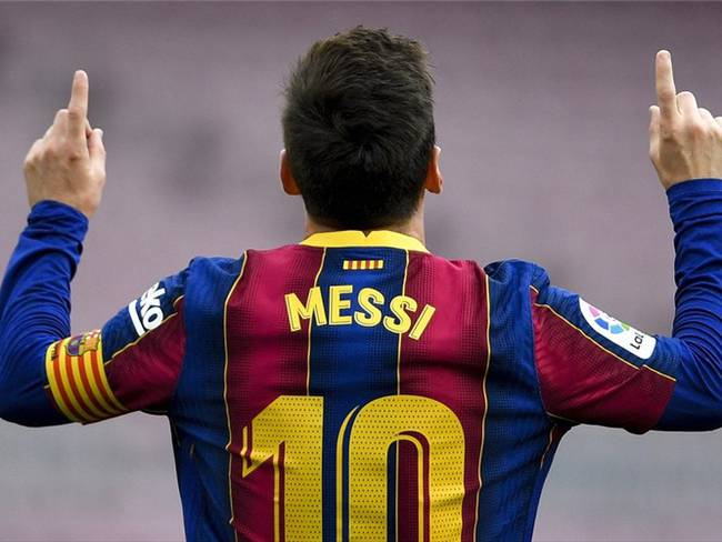 Lionel Messi, futbolista argentino vistiendo la camiseta del Barcelona. Foto: PAU BARRENA/AFP via Getty Images