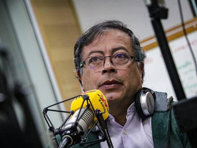Petro aseguró que las elecciones no son muestra de la democracia en Colombia
