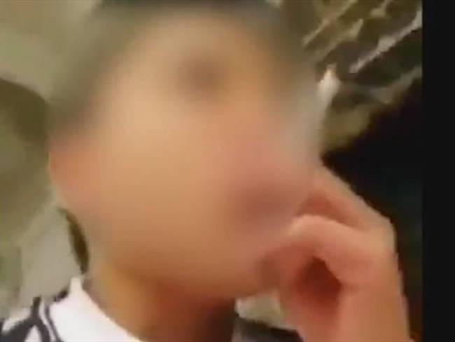 Video de menor de edad fumando en Bello, Antioquia. Foto: Captura de pantalla
