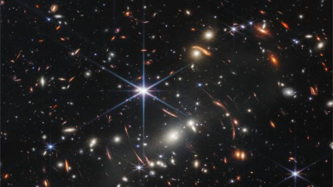 Imagen del universo tomada por el Telescopio Espacial James Webb. Foto: NASA