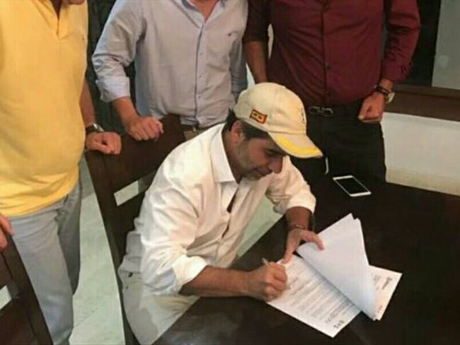 Alejandro Char, firmó el decreto 0192 de 2017 que busca “salvaguardar la tradición, convivencia y seguridad del Carnaval de Barranquilla”. Foto: Alcaldía de Barranquilla