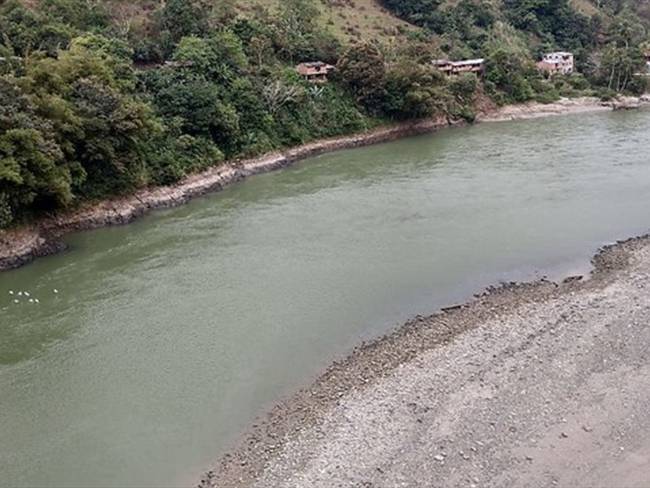 Así lucía el río Cauca la tarde de este martes 5 de febrero de 2019 a la altura de Puerto Valdivia, Antioquia. Foto: Colprensa
