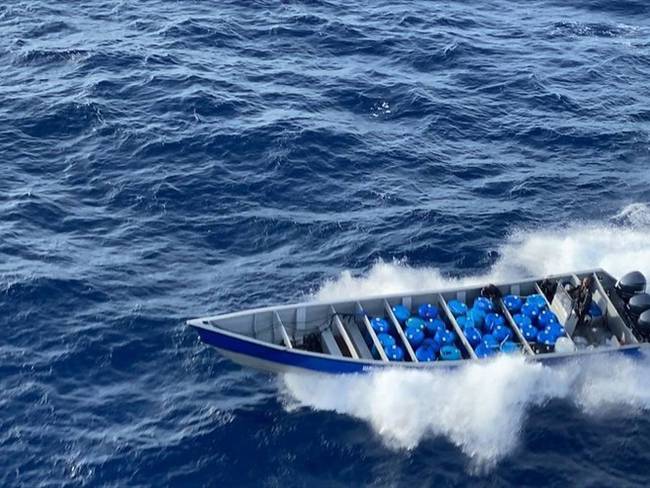 Autoridades colombianas lograron interceptar en el mar Caribe una motonave Go Fast con un cargamento de cocaína. Foto: Colprensa