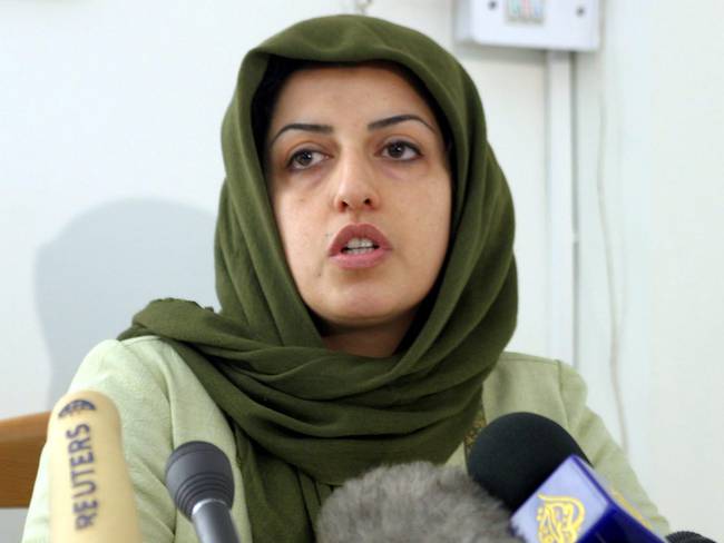 Teheran (Iran (islamic Republic Of)), 17/01/2005.- (FILE) - Iranian activist Narges Mohammadi speaks during the first-ever conference on human rights violations at the Human Rights Centre in Teheran, Iran, 17 January 2005 (reissued 06 October 2023). Mohammadi was awarded the Nobel Peace Prize on 06 October 2023 &#039;for her fight against women&#039;s oppression in Iran and her fight to promote human rights and freedom for all,&#039; the Norwegian Nobel Committee&#039;Äôs chairwoman said during the award ceremony in Oslo. EFE/EPA/ABEDIN TAHERKENAREH