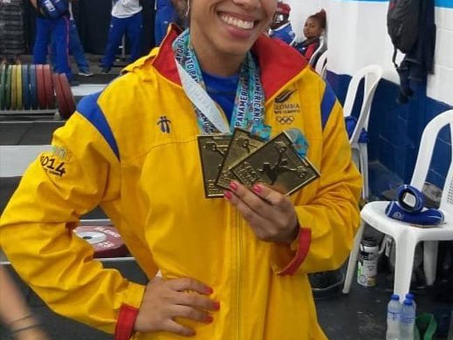 La pesista colombiana Manuela Berrío consiguió 3 medallas en el campeonato Mundial de halterofilia 2021