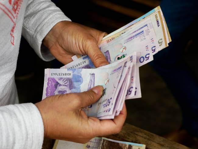 Imagen de referencia de billetes Colombia. Foto: Getty Images.