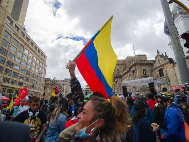 Última jornada de protestas en Bogotá dejó 13 detenidos y el asalto de una funeraria . Foto: Getty Images