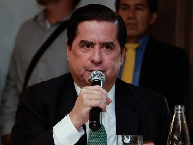 El ministro del Interior, Juan Fernando Cristo, rechazó la agresión que sufrió la periodista Elyangélica González, corresponsal de Caracol Radio y La W en Venezuela. Foto: Colprensa