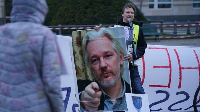 Julian Assange podrá contraer matrimonio en la cárcel, según su pareja. Foto: Getty Images/Sean Gallup