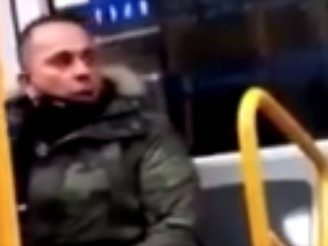 Acto de racismo contra una mujer en el metro de España. Foto: Twitter: Policía Nacional de España