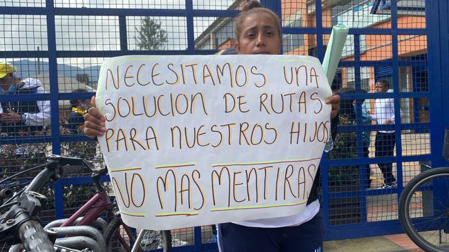 Madres protestan por falta de rutas escolares en Bogotá. Foto: W Radio