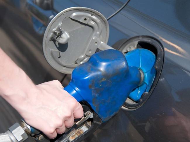 Imagen de referencia de tanqueo de gasolina. Foto: Getty Images / mmac72