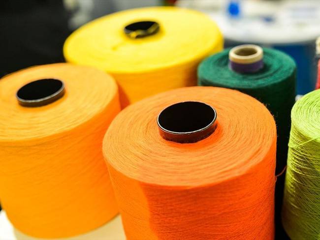 La medida busca proteger a la industria textil colombiana de las importaciones de países con condiciones precarias en el plano laboral y donde los salarios son más bajos. Foto: Colprensa