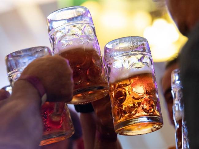 Empresa sueca pagará 50 dólares la hora por irse de fiesta sin alcohol. Foto: Getty Images