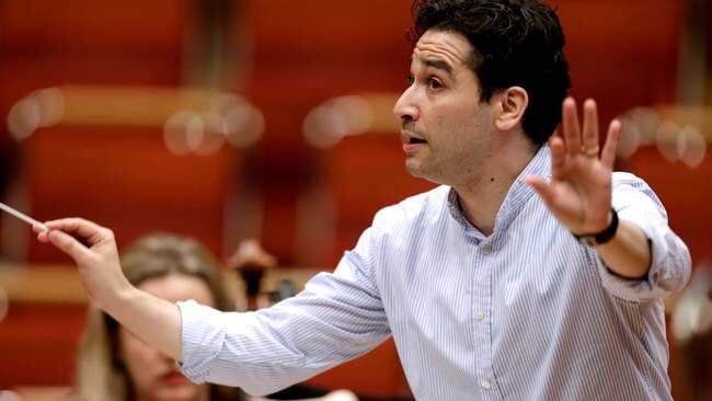 Andrés Orozco-Estrada dimite como director titular de la Orquesta Sinfónica de Viena. Foto: Brill/ullstein bild vía Getty Images.