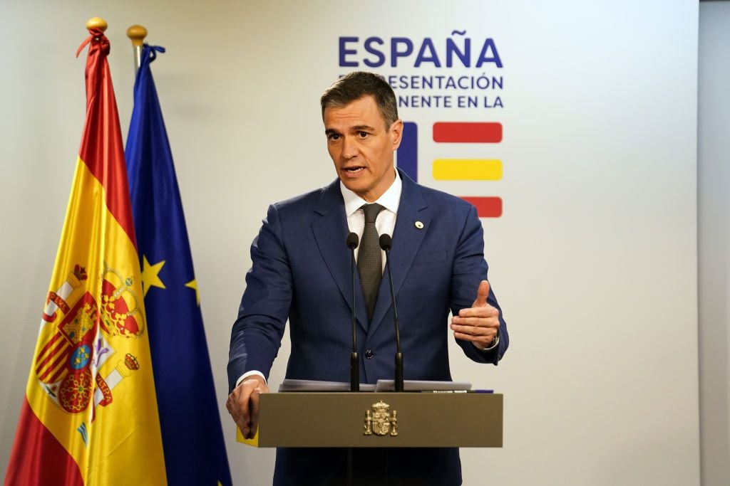 Pedro Sánchez no renuncia y sigue al frente del Gobierno español: “con más fuerza si cabe”