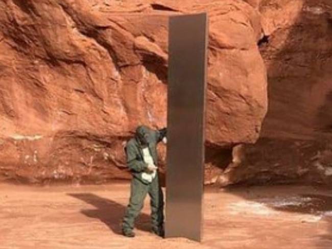 Hallan extraño monolito de metal en el desierto de Utah. Foto: Departamento de Seguridad Pública de Utah